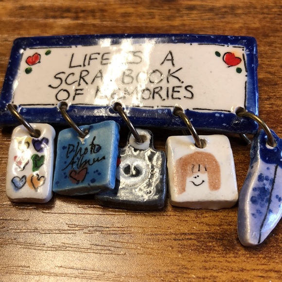 Brooch handmade clay pottery pin - Picture 4 of 4